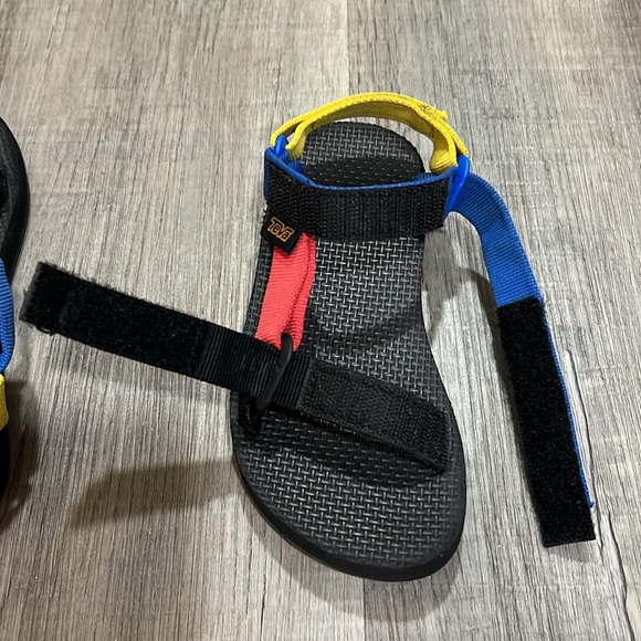 Teva originals kids size 11 - Picture 9 of 10